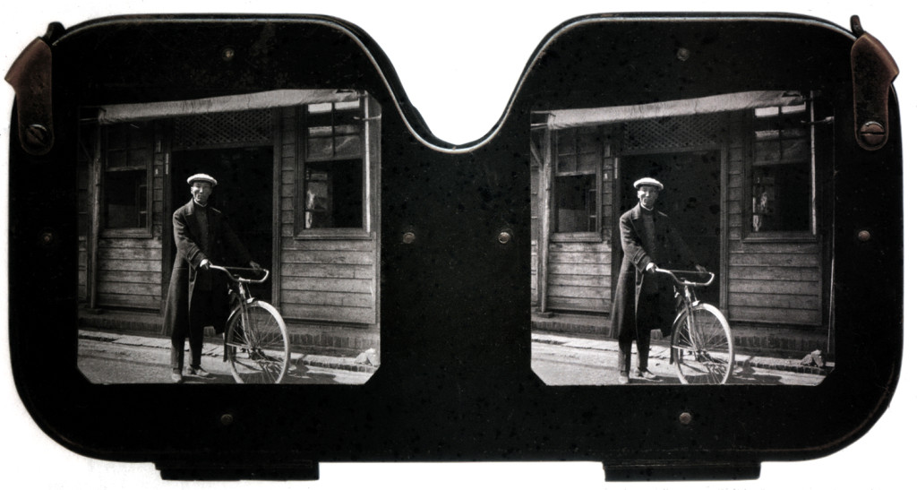 張清言 ∣ 立體攝影術-自拍照 ∣ 嘉義 ∣ 1920s ∣ 銀鹽玻璃乾版 ∣ 5 × 13 cm 