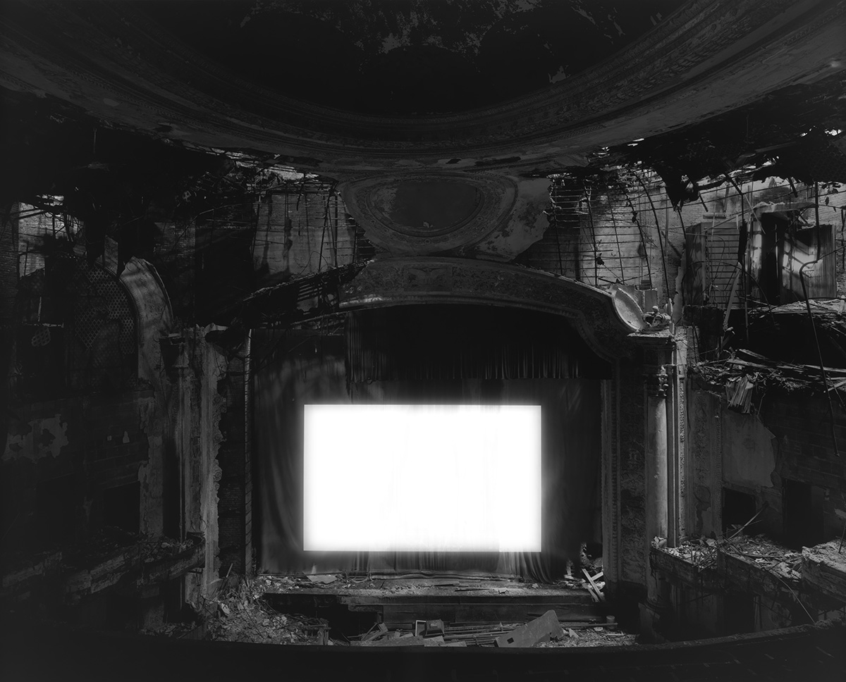 杉本博司，《派拉蒙劇院，紐華克》(斯坦利·克雷默，電影《海濱》，1959年) ，2015年